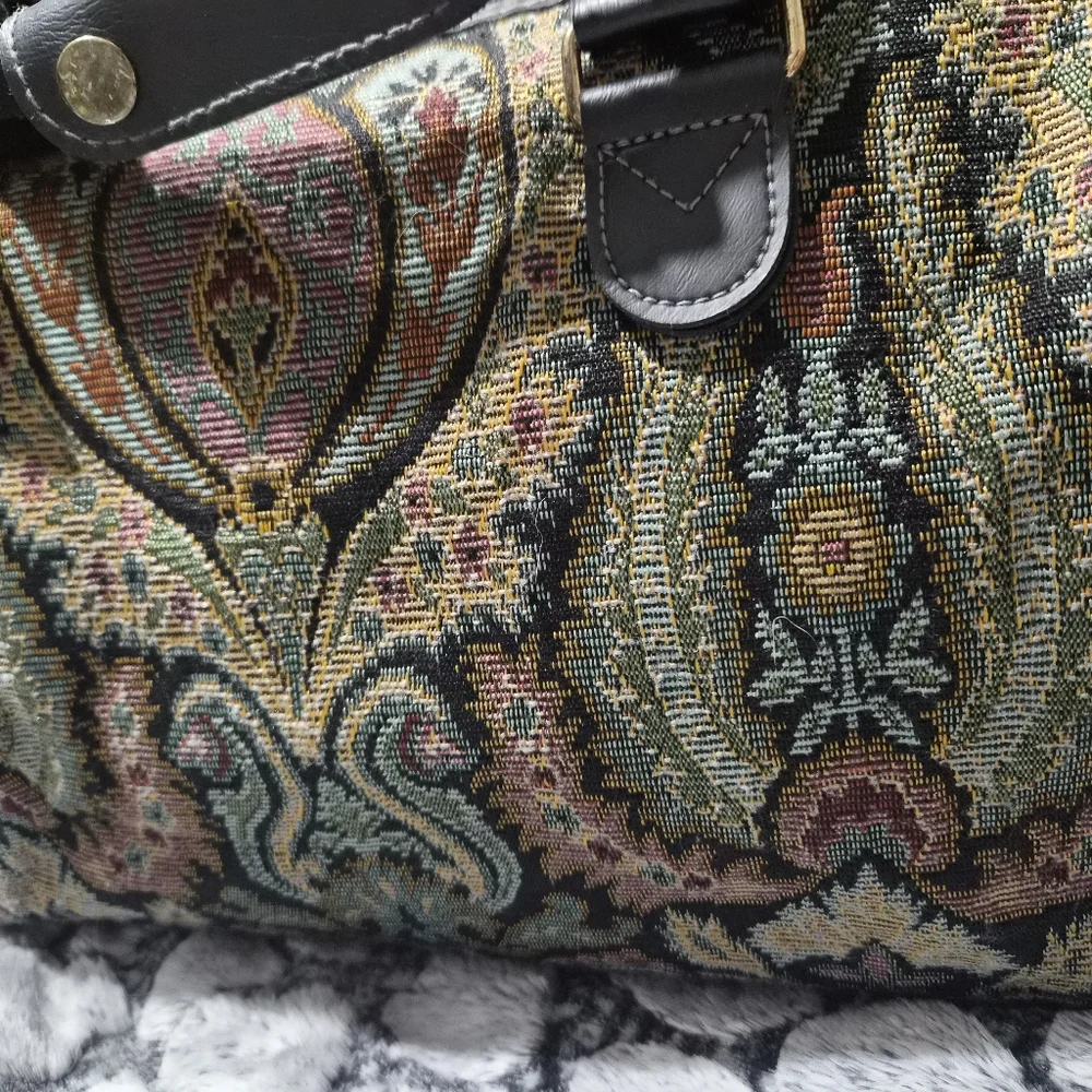 Vintage Jordache Tapestry Multicolor Womans Duffel Bag Overnight Bag Never Used